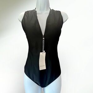 *NWT* Ekouaer Sleeveless rash guard one piece high-neck bathing suit women’s M/L